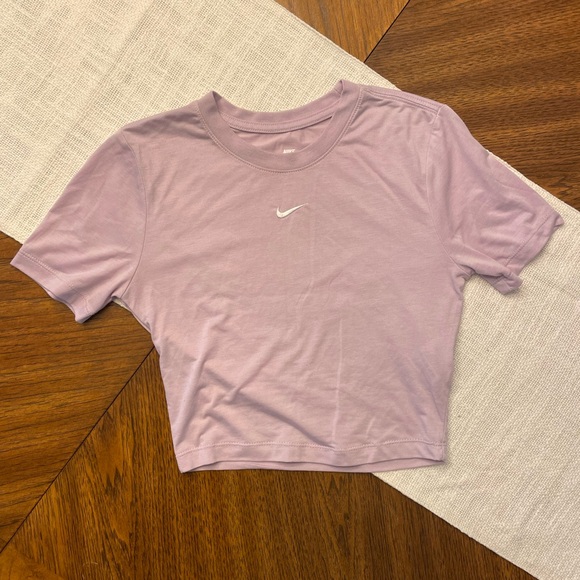 Nike Sportswear Essential Slim 
Cropped T-Shirt XS - Picture 2 of 4